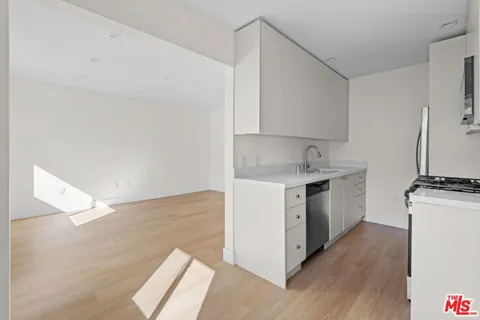 420 S Sepulveda Boulevard #3
