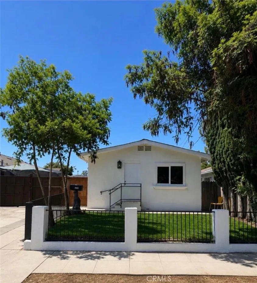 1124 Kewen San Fernando, CA 91340