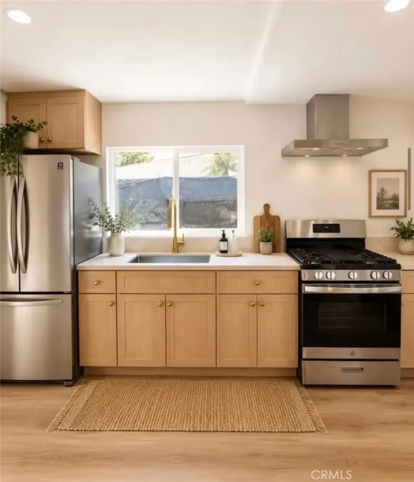 1124 Kewen San Fernando, CA 91340