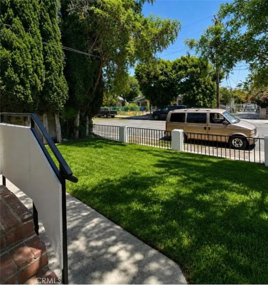1124 Kewen San Fernando, CA 91340