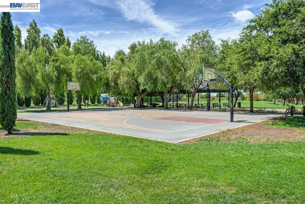 724 Topiary Ln Mountain House, CA 95391