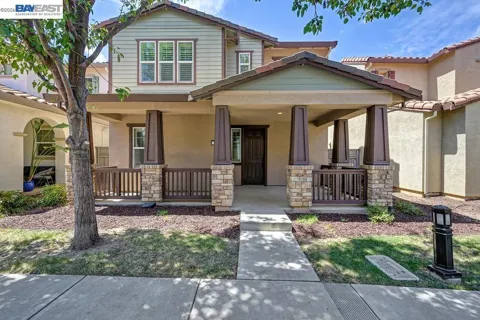 724 Topiary Ln