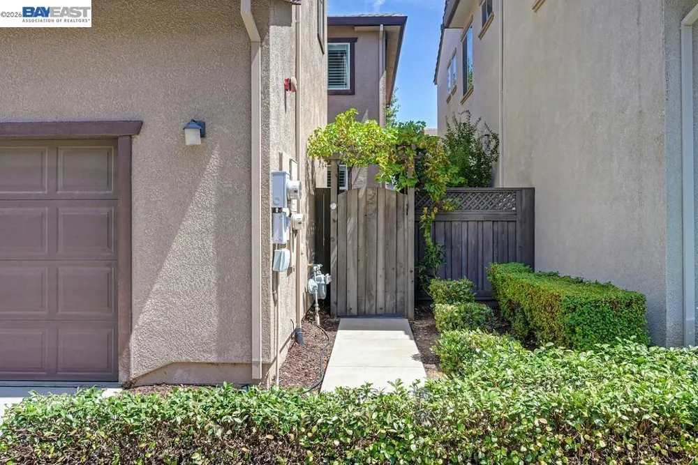 724 Topiary Ln Mountain House, CA 95391
