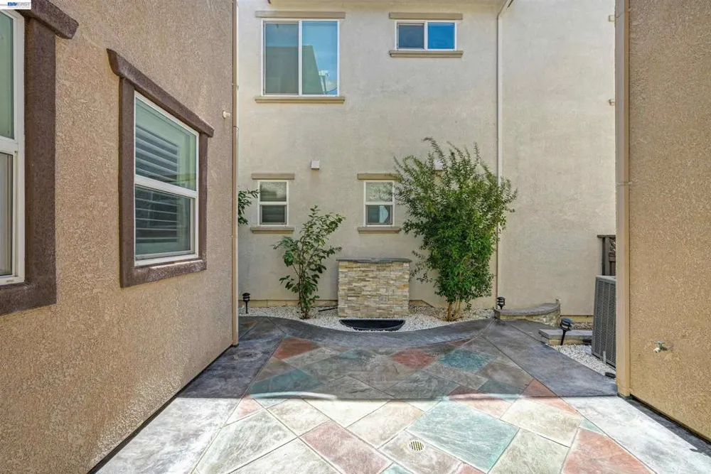 724 Topiary Ln Mountain House, CA 95391