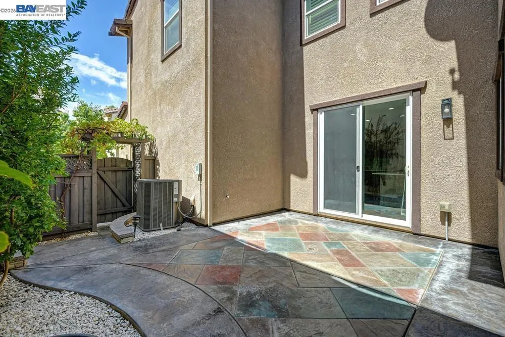 724 Topiary Ln Mountain House, CA 95391