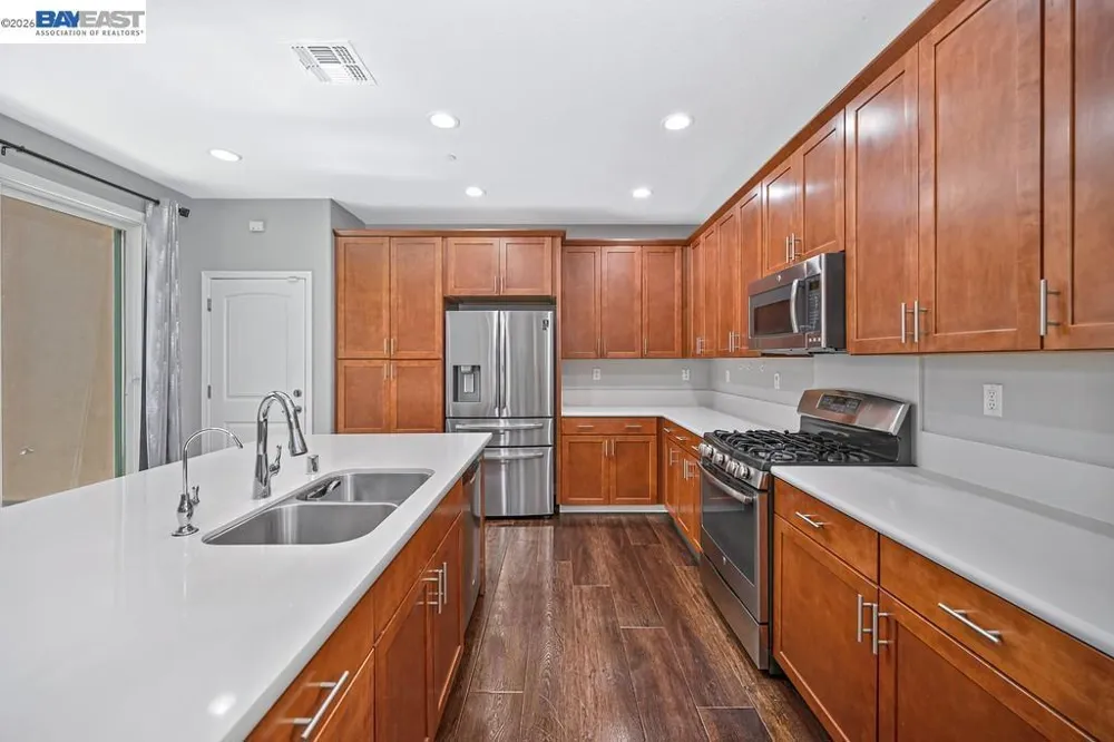 724 Topiary Ln Mountain House, CA 95391
