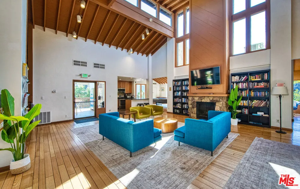 8207 Summertime Lane Culver City, CA 90230