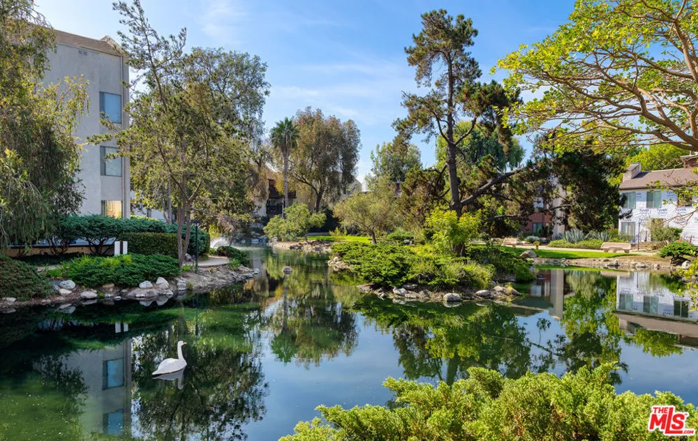 8207 Summertime Lane Culver City, CA 90230