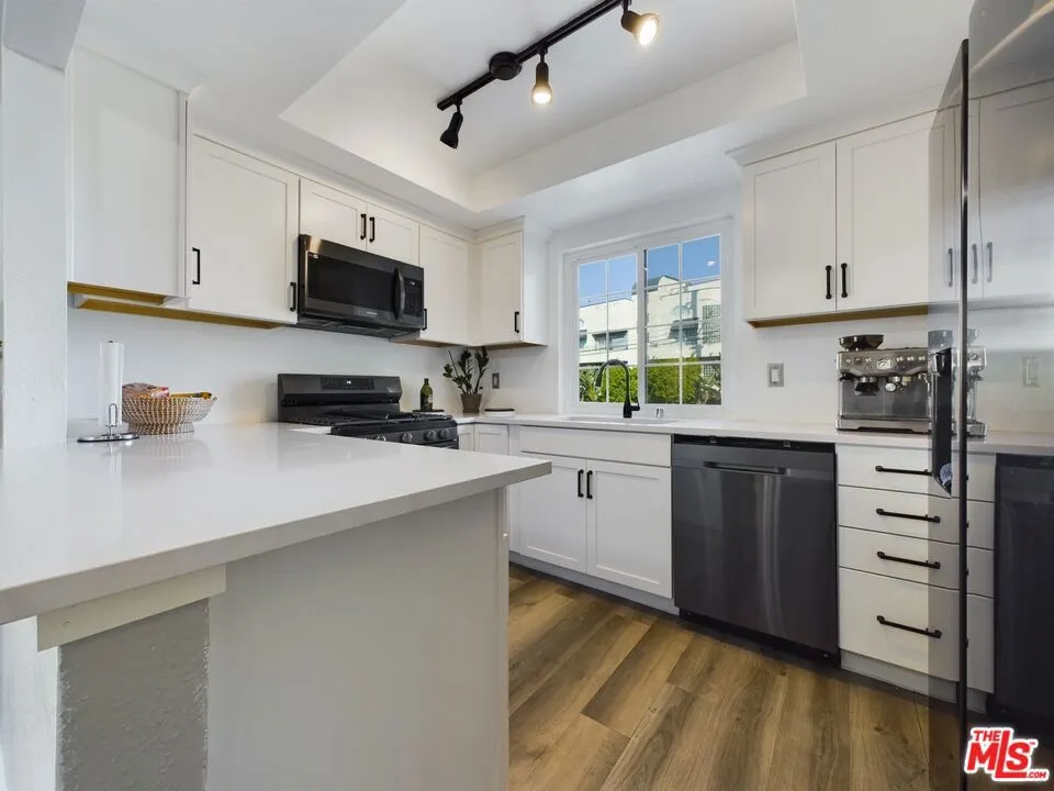 4551 Kester Avenue #1 Sherman Oaks, CA 91403