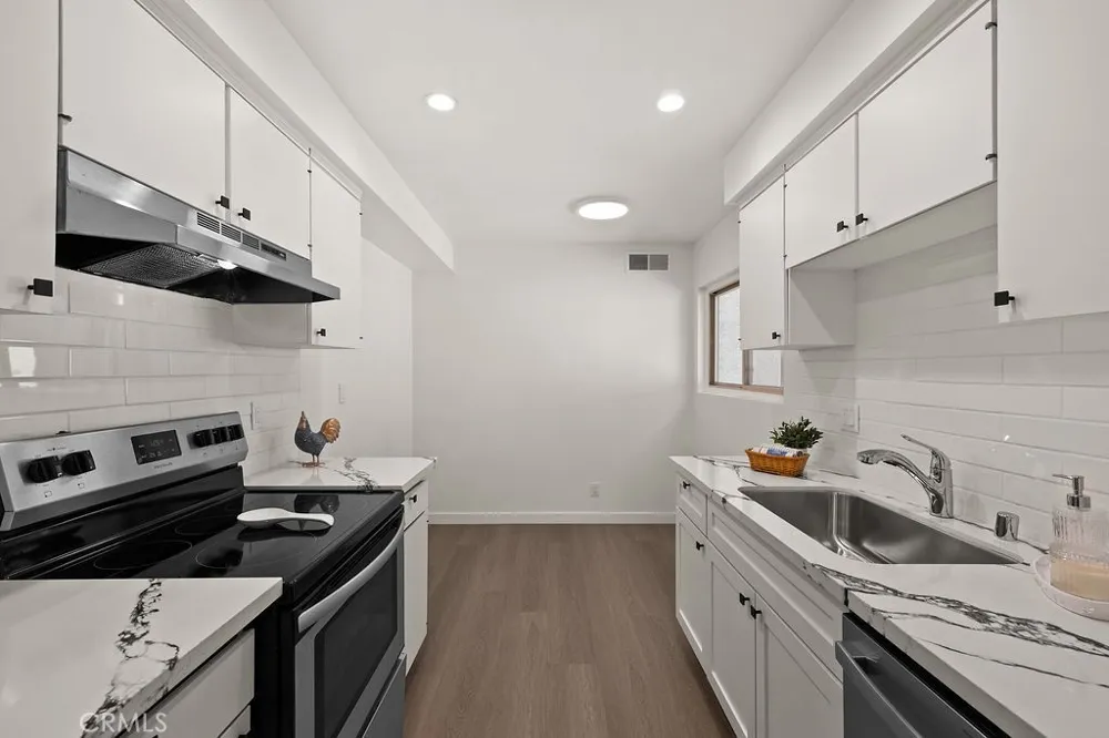 4716 Park Granada #198 Calabasas, CA 91302