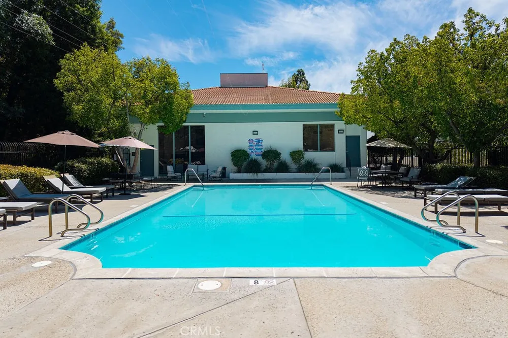 4716 Park Granada #198 Calabasas, CA 91302