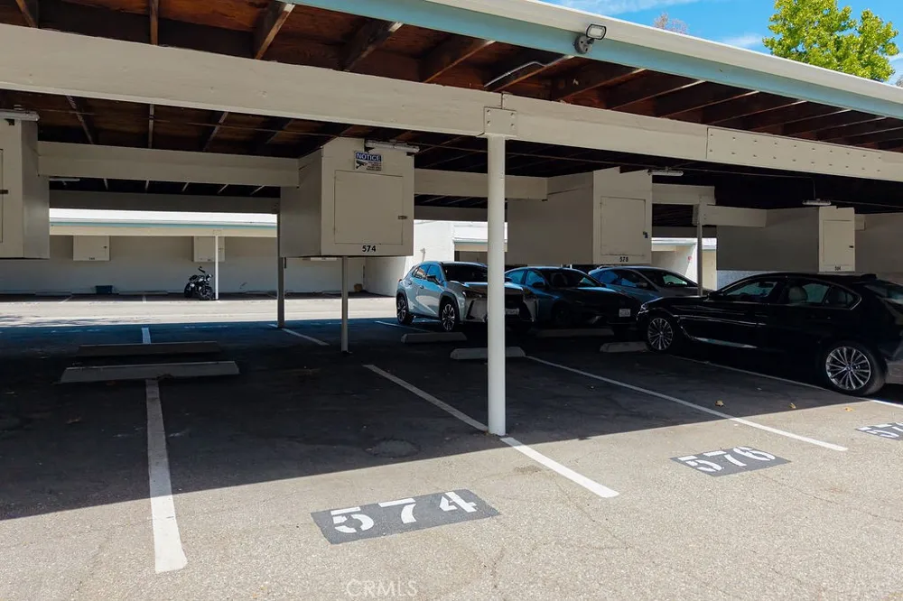 4716 Park Granada #198 Calabasas, CA 91302