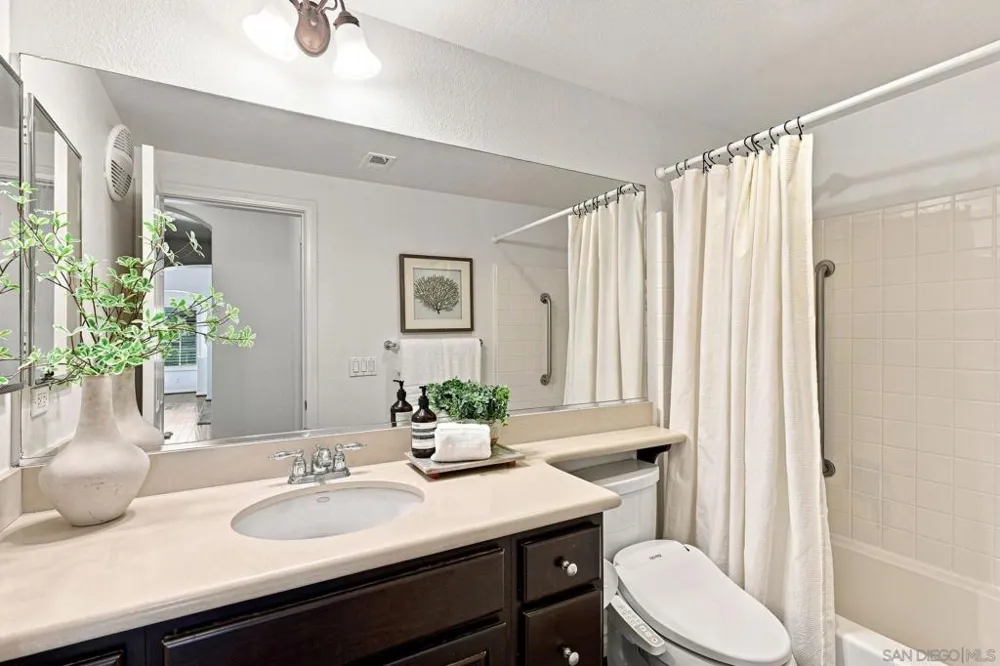 2733 Piantino Circle San Diego, CA 92108