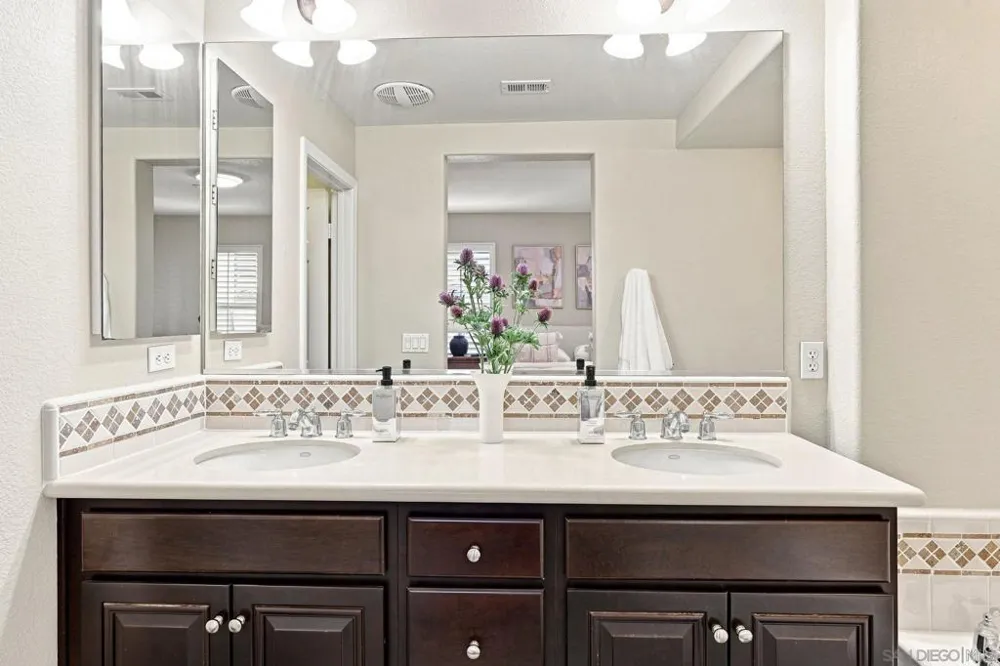 2733 Piantino Circle San Diego, CA 92108