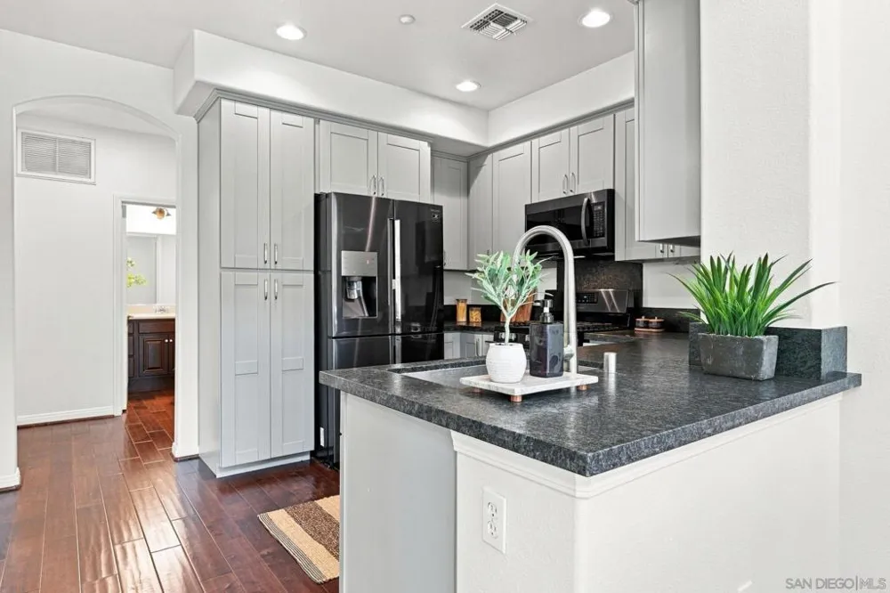 2733 Piantino Circle San Diego, CA 92108