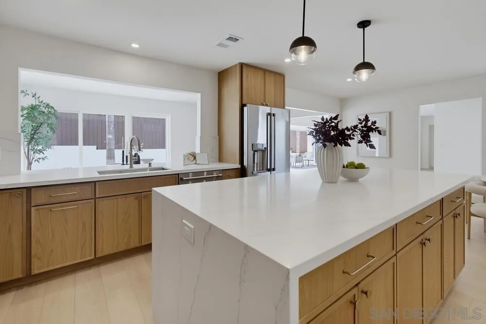 6183 Rockhurst San Diego, CA 92120