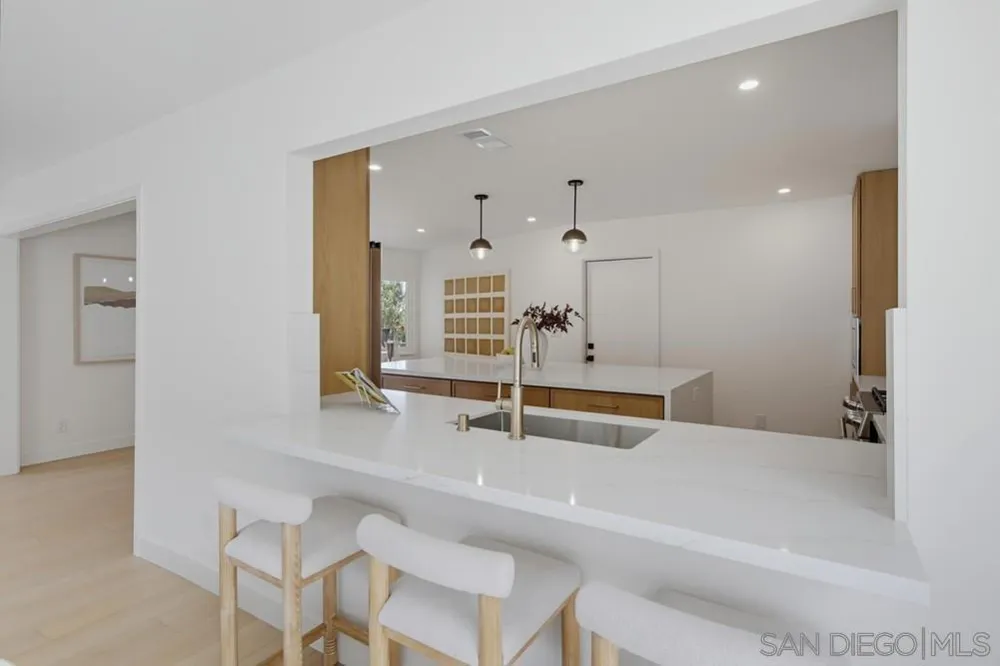 6183 Rockhurst San Diego, CA 92120