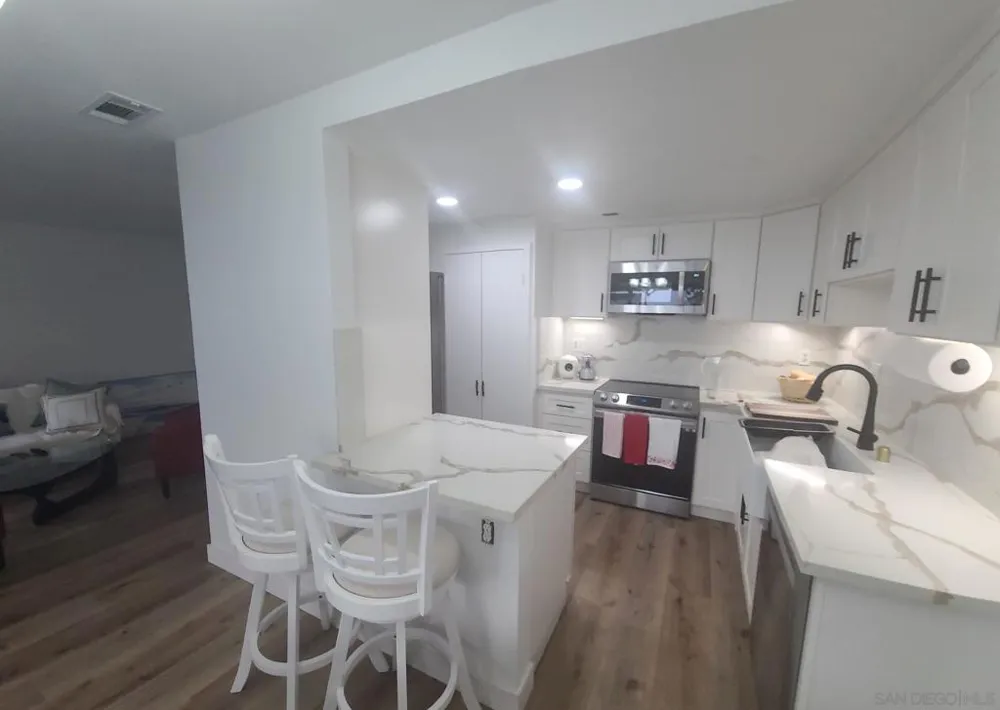 546 VIA DE LA VALLE #F Solana Beach, CA 92075