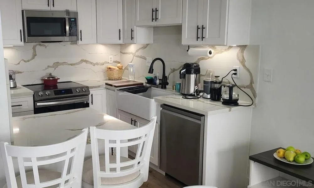 546 VIA DE LA VALLE #F Solana Beach, CA 92075