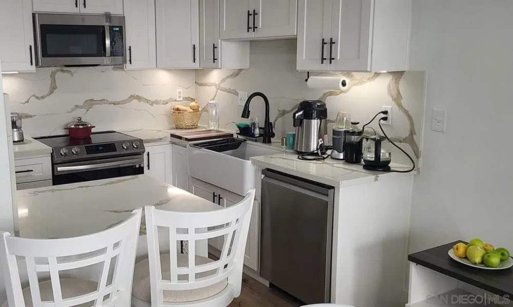 546 VIA DE LA VALLE #F Solana Beach, CA 92075