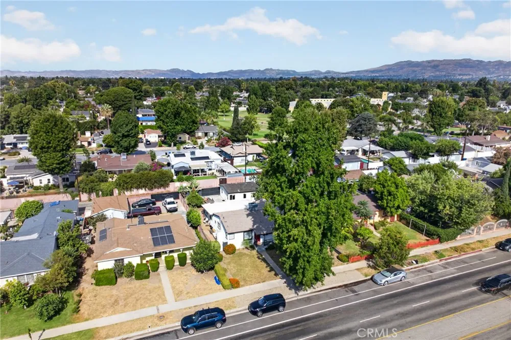 8953 Woodley ave North Hills, CA 91343