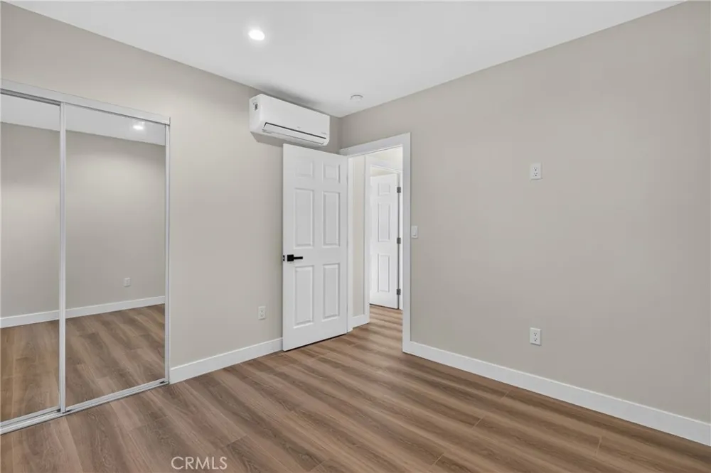 8953 Woodley ave North Hills, CA 91343