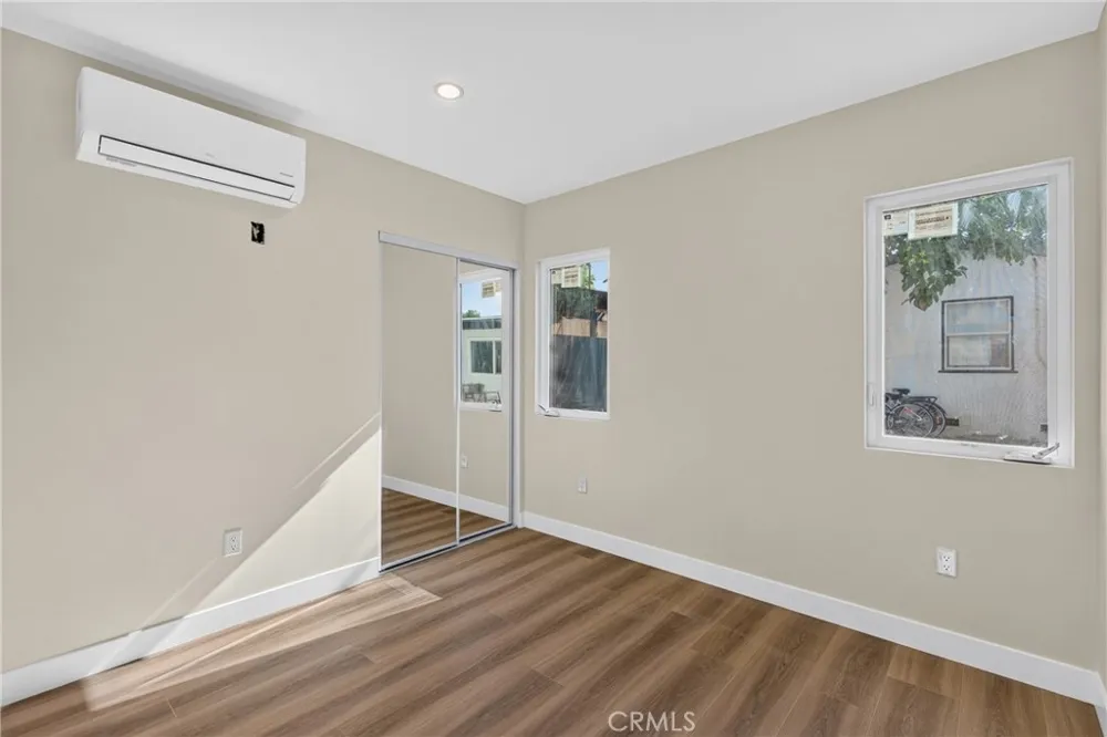 8953 Woodley ave North Hills, CA 91343