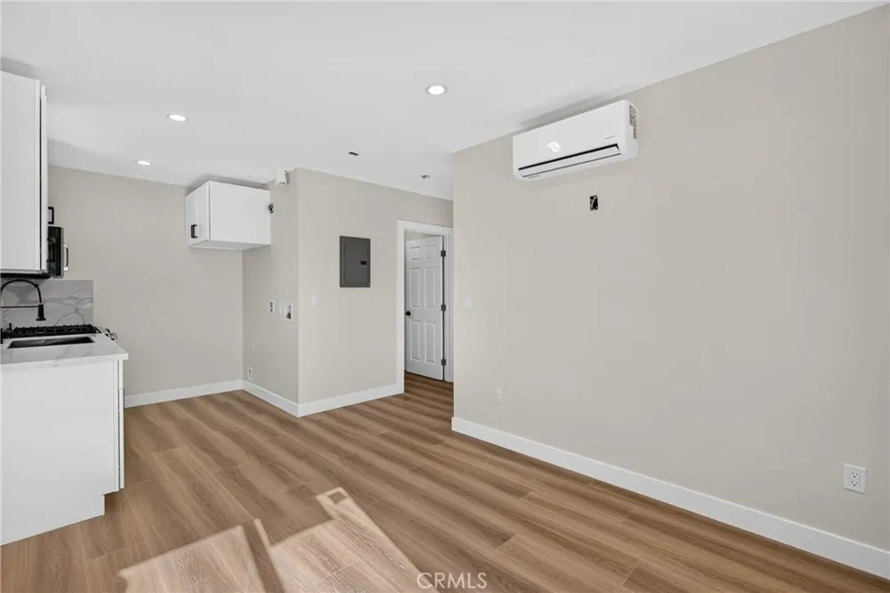 8953 Woodley ave North Hills, CA 91343