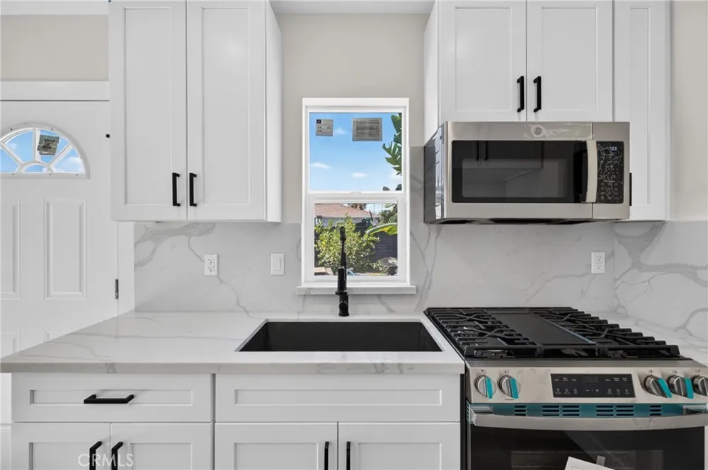 8953 Woodley ave North Hills, CA 91343