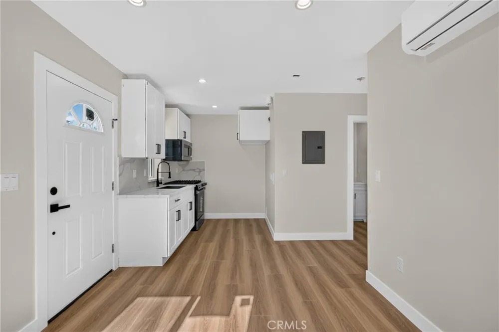 8953 Woodley ave North Hills, CA 91343
