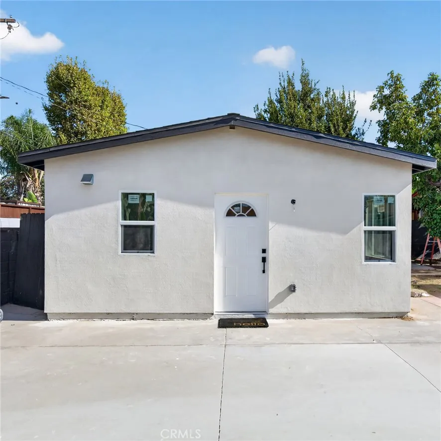 8953 Woodley ave North Hills, CA 91343