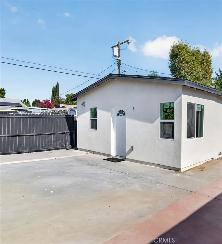 8953 Woodley ave North Hills, CA 91343
