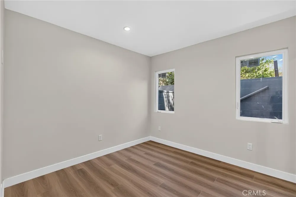 8953 Woodley ave North Hills, CA 91343