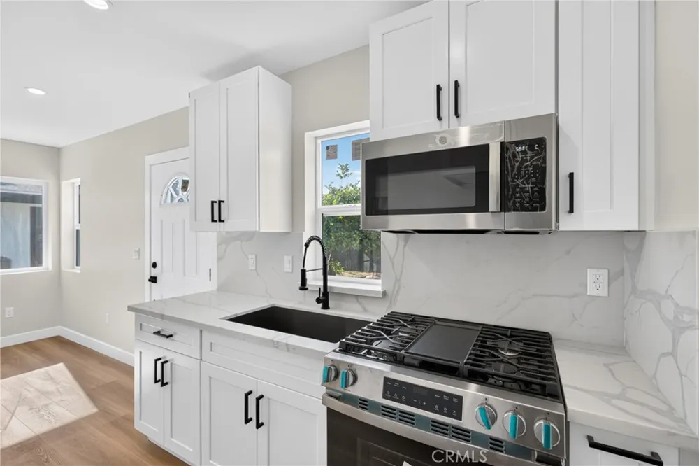 8953 Woodley ave North Hills, CA 91343