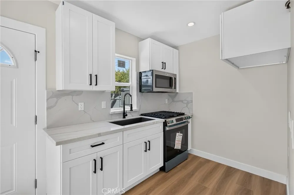 8953 Woodley ave North Hills, CA 91343