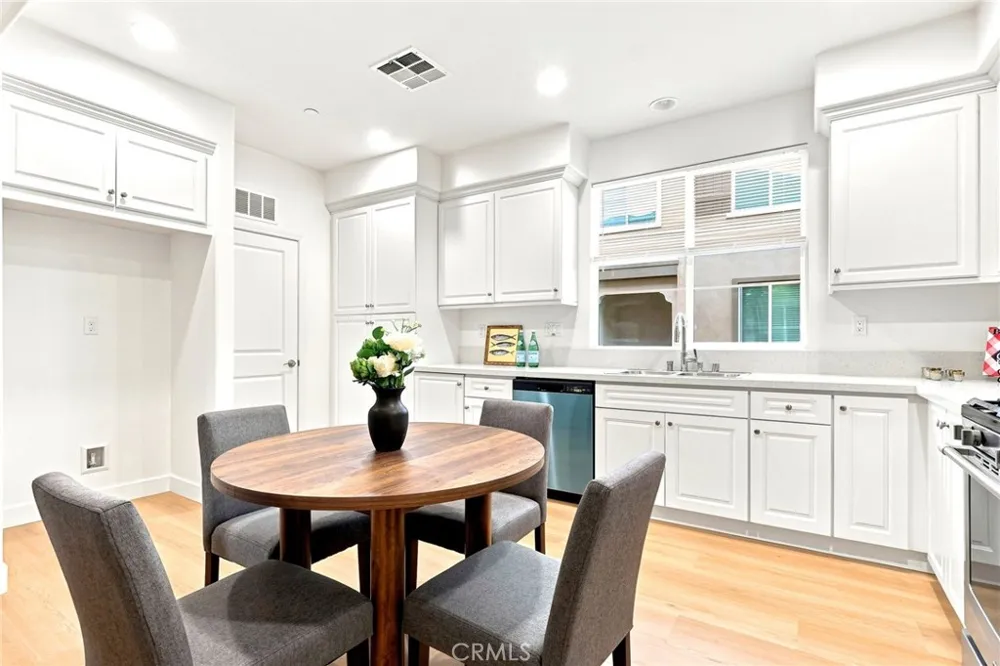 184 Royal Upland, CA 91786