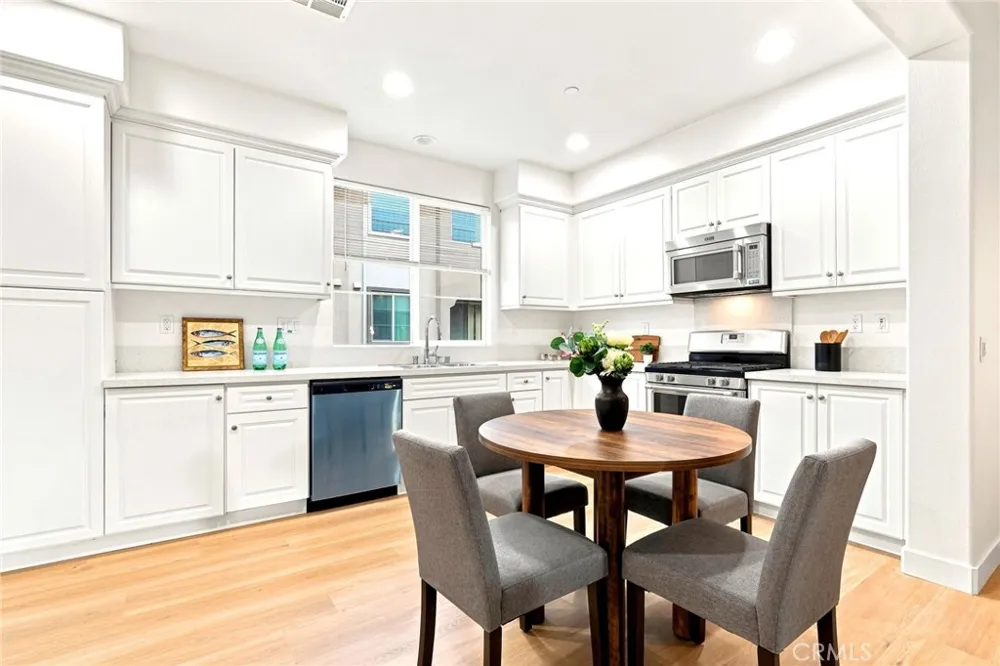 184 Royal Upland, CA 91786