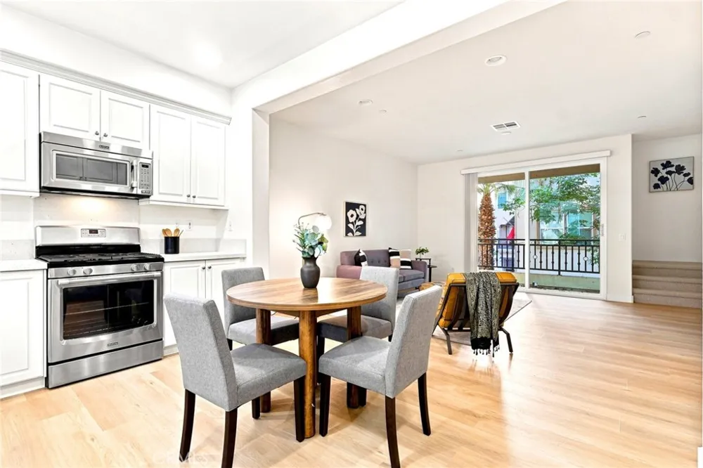 184 Royal Upland, CA 91786
