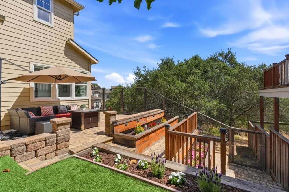 39 Live Oak Drive San Mateo, CA 94403