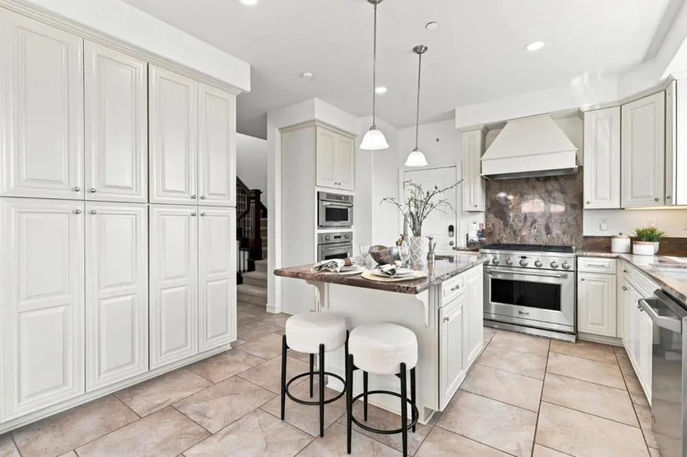 39 Live Oak Drive San Mateo, CA 94403
