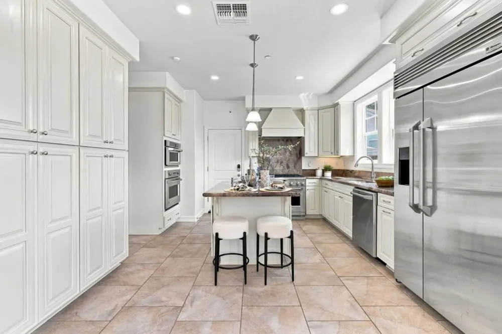 39 Live Oak Drive San Mateo, CA 94403