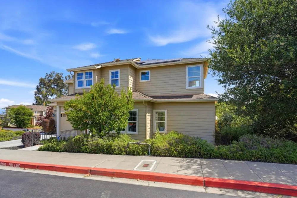 39 Live Oak Drive San Mateo, CA 94403
