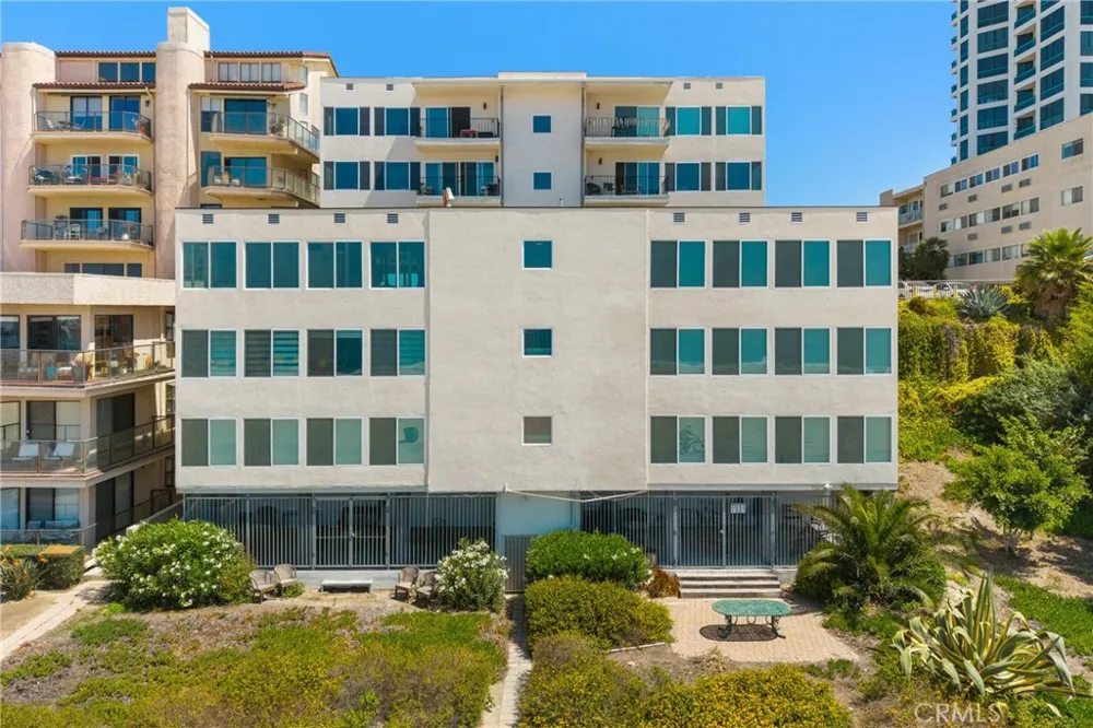 21 7th Place #510 Long Beach, CA 90802