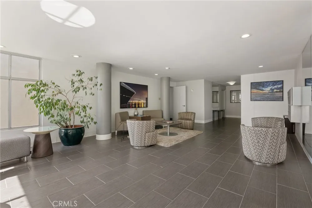 21 7th Place #510 Long Beach, CA 90802