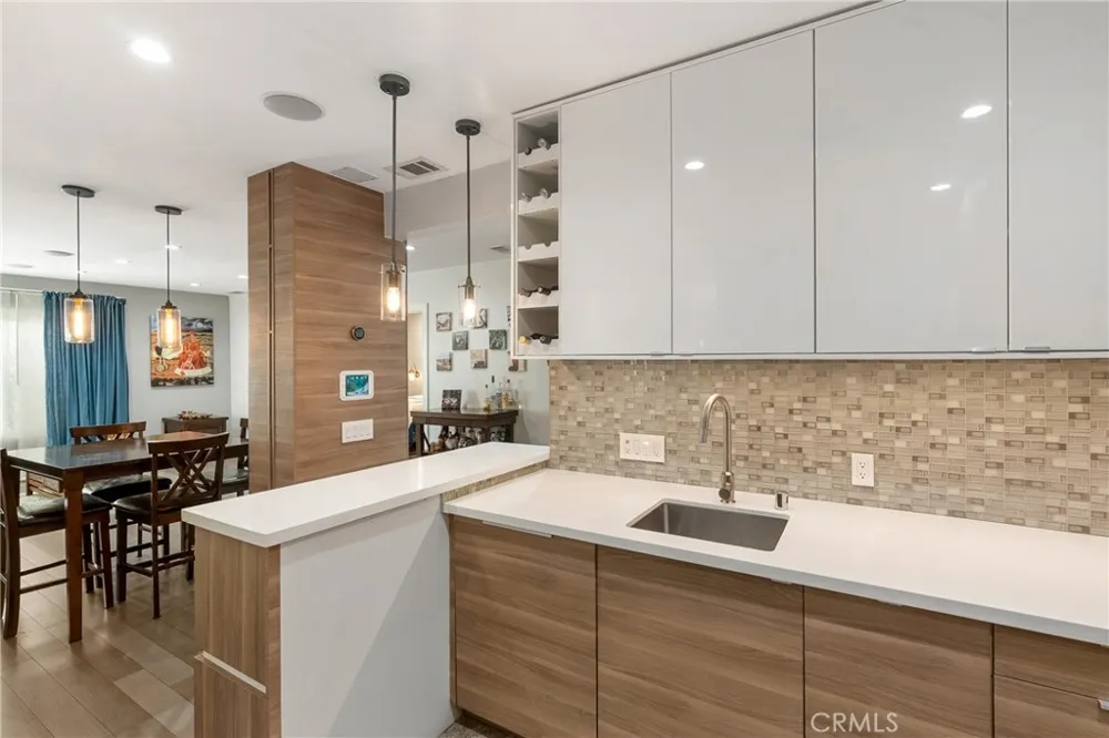 21 7th Place #510 Long Beach, CA 90802