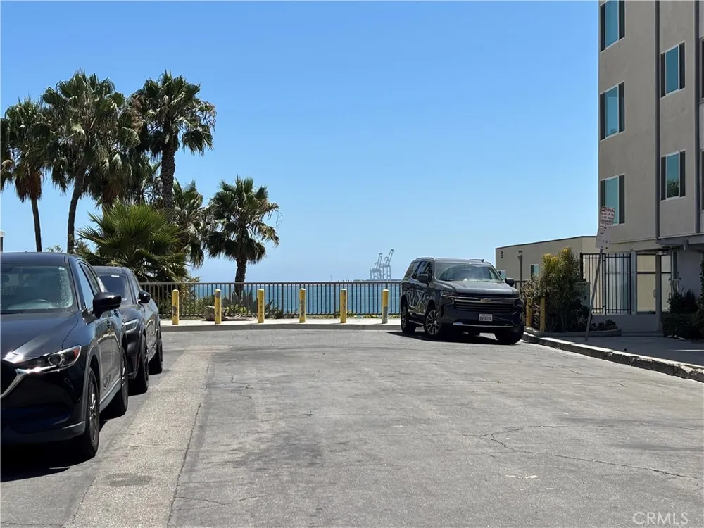 21 7th Place #510 Long Beach, CA 90802
