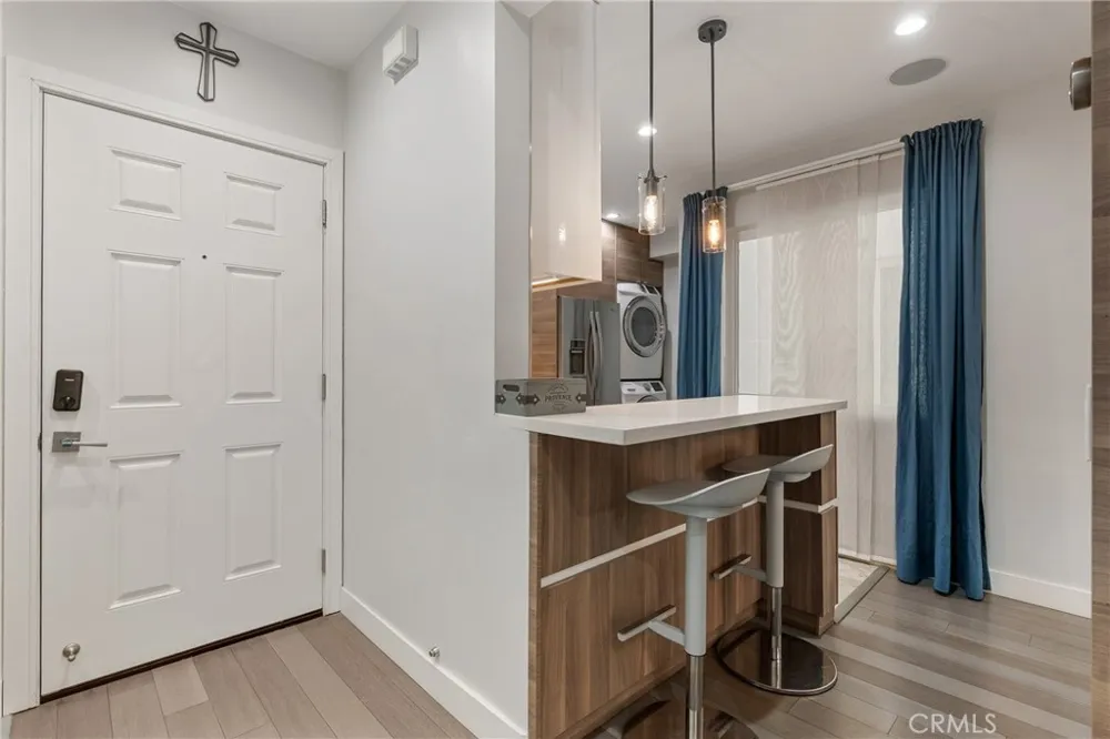 21 7th Place #510 Long Beach, CA 90802