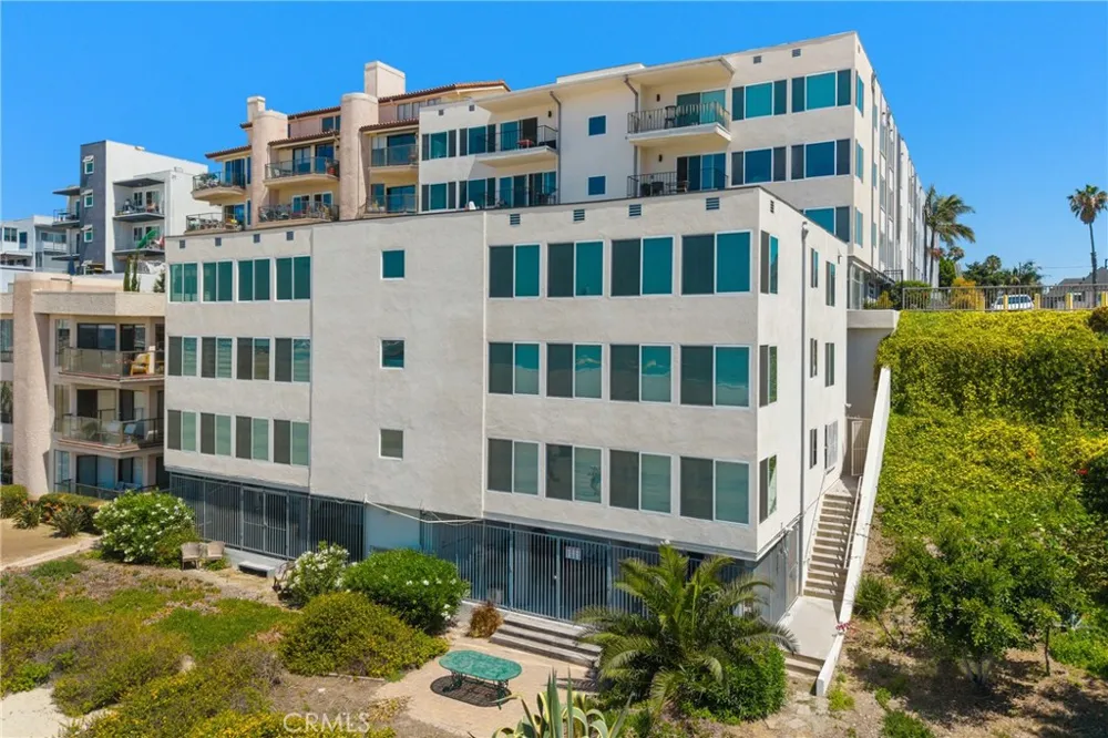 21 7th Place #510 Long Beach, CA 90802