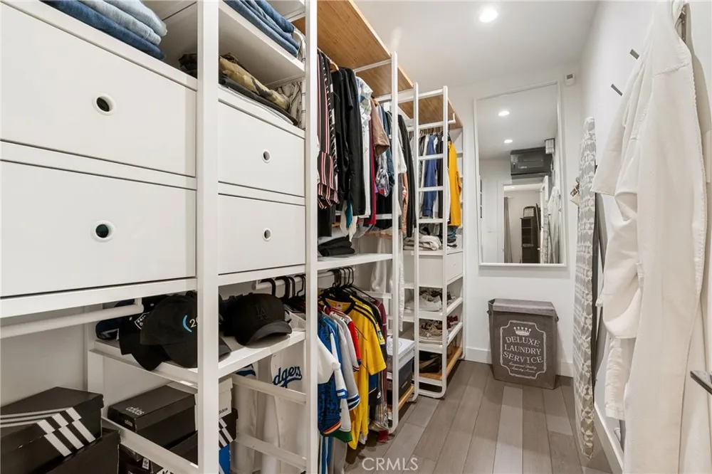 21 7th Place #510 Long Beach, CA 90802