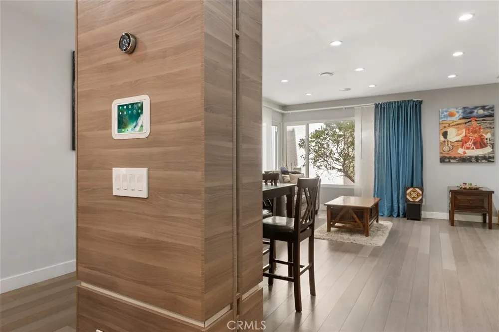 21 7th Place #510 Long Beach, CA 90802